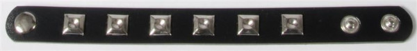 Nietenarmband sort. OPP, ca. 22,5x2 cm