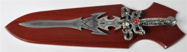 Schwert a. Holzbrett m.rotem Stein GK, ca. 50x12 cm